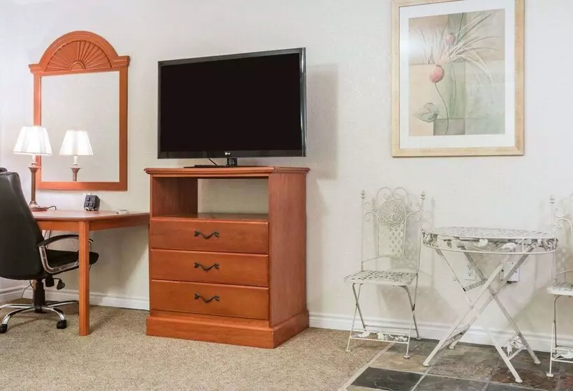 هتل Quality Inn Massena