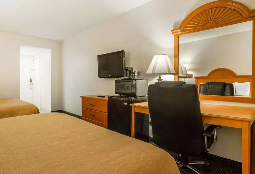 هتل Quality Inn Massena