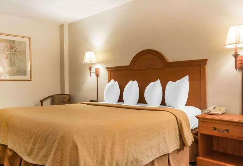 هتل Quality Inn Massena