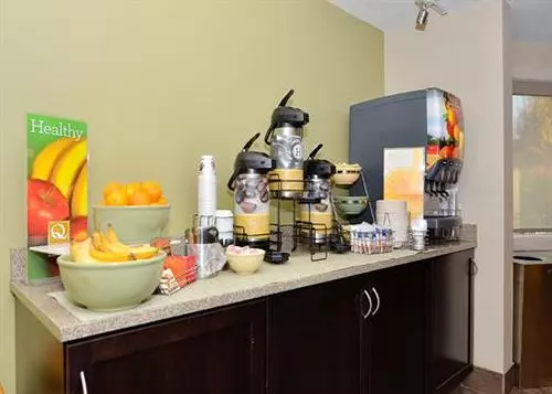 ホテル Quality Inn & Suites Airport