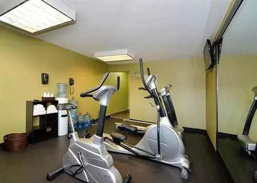 ホテル Quality Inn & Suites Airport