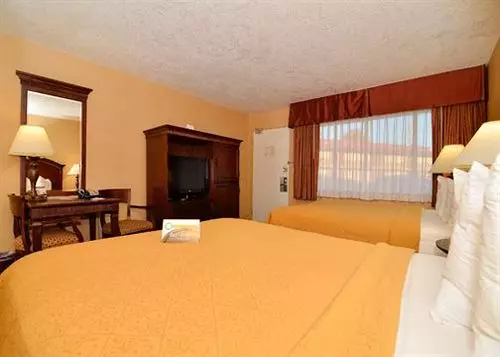 ホテル Quality Inn & Suites Airport