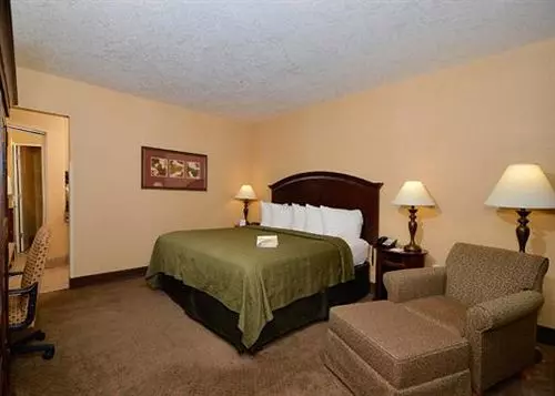 ホテル Quality Inn & Suites Airport