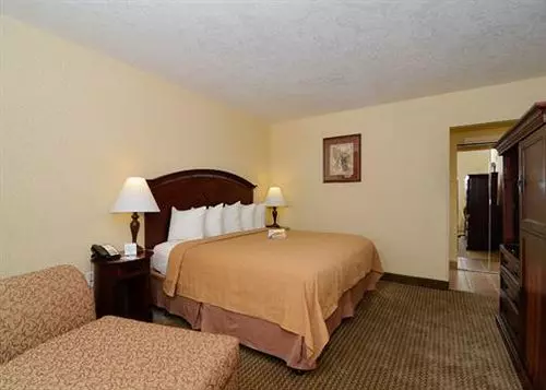 ホテル Quality Inn & Suites Airport