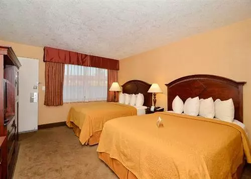 ホテル Quality Inn & Suites Airport