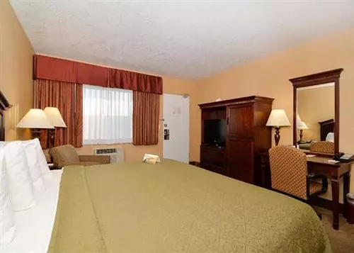 ホテル Quality Inn & Suites Airport