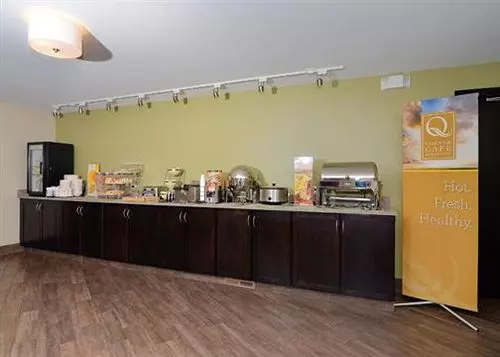 ホテル Quality Inn & Suites Airport