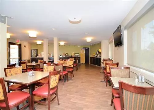 ホテル Quality Inn & Suites Airport