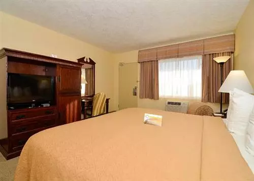 ホテル Quality Inn & Suites Airport