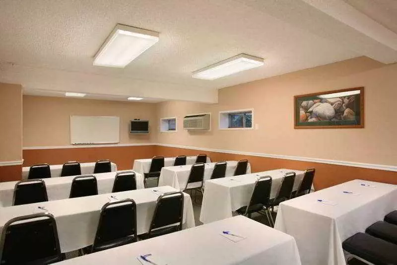 ホテル Quality Inn & Suites Airport