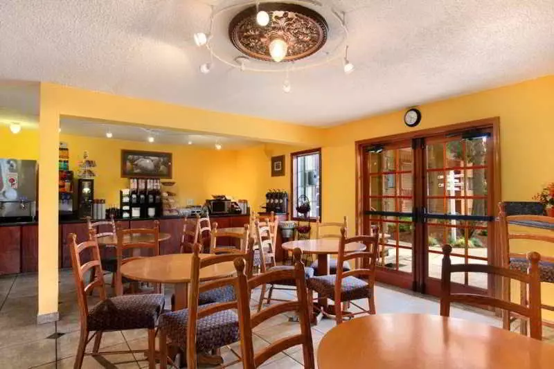 ホテル Quality Inn & Suites Airport