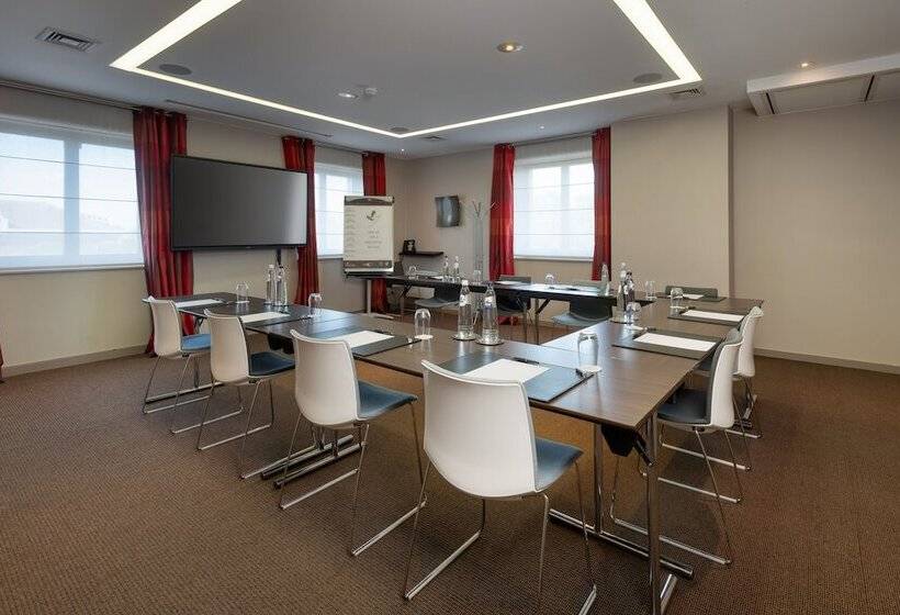 בית מלון כפרי Van Der Valk Waterloo