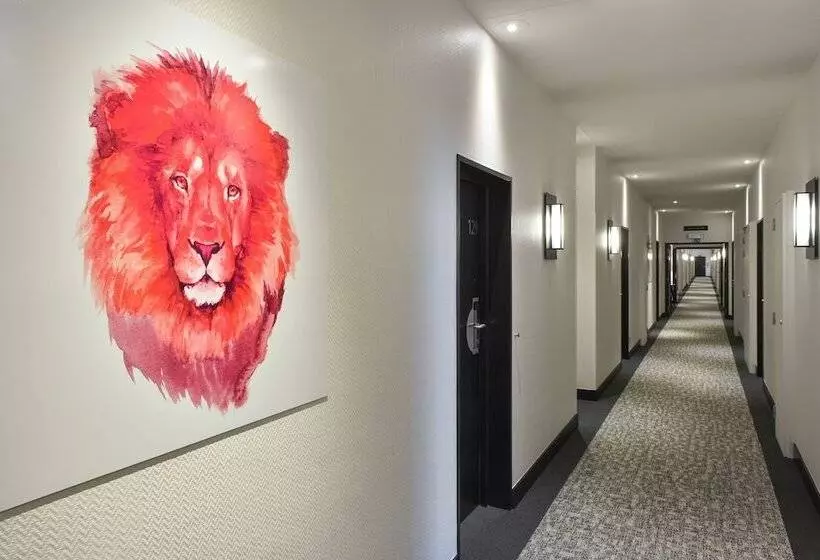 Отель Van Der Valk Waterloo