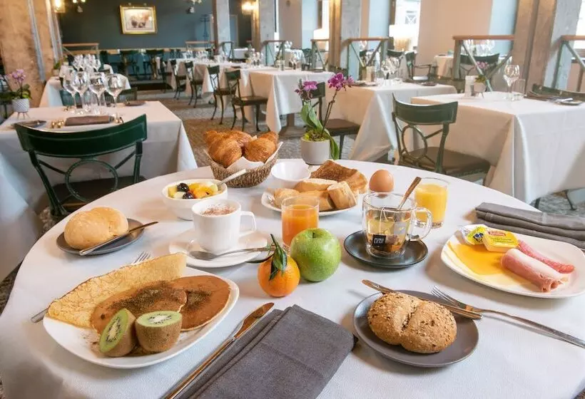 Отель Van Der Valk Waterloo