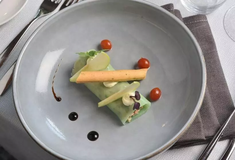 Отель Van Der Valk Waterloo