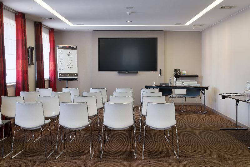 בית מלון כפרי Van Der Valk Waterloo