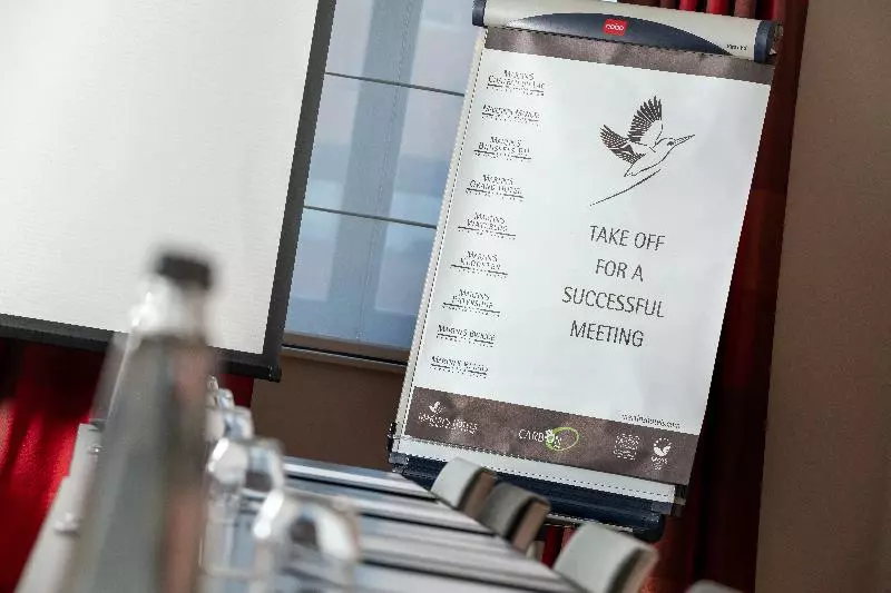 Отель Van Der Valk Waterloo