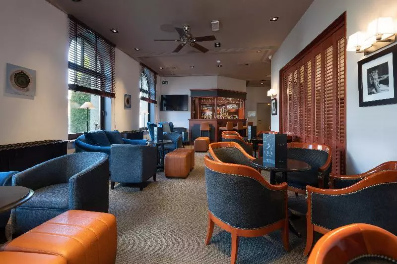 Отель Van Der Valk Waterloo