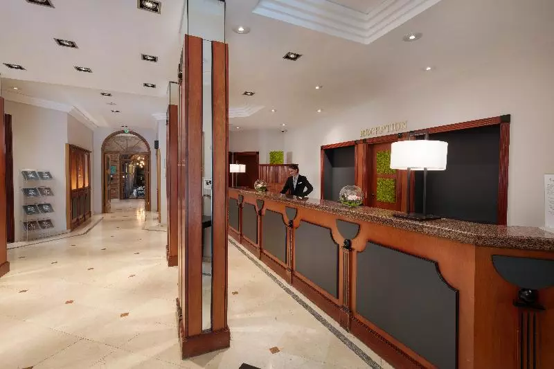 Отель Van Der Valk Waterloo