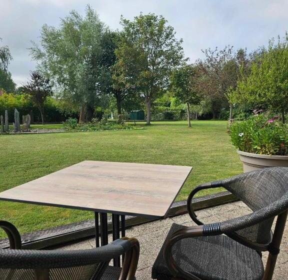 Отель Westendia Free Parking Top Breakfast