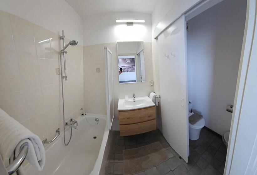 Отель Westendia Free Parking Top Breakfast