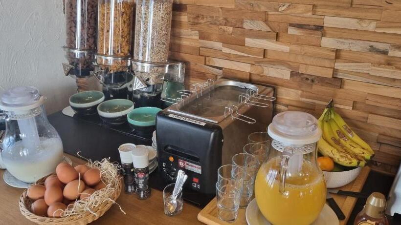 Отель Westendia Free Parking Top Breakfast