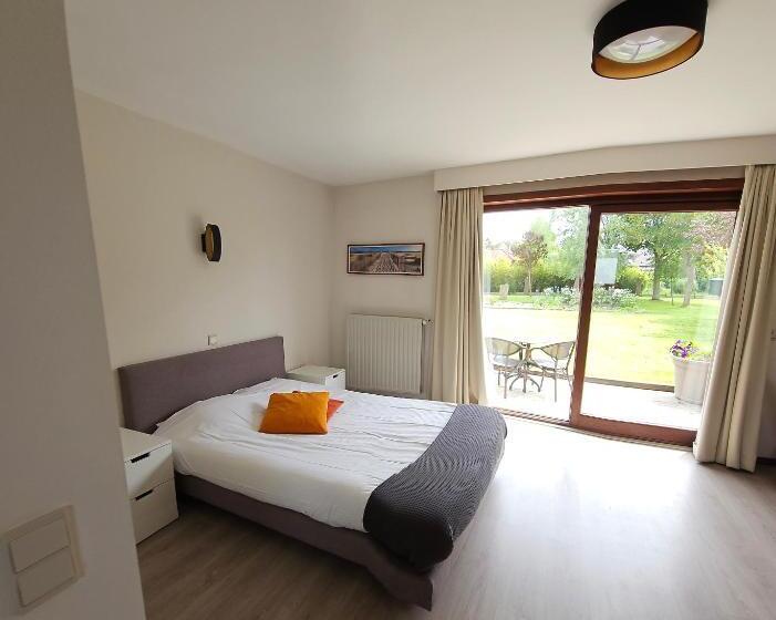 Отель Westendia Free Parking Top Breakfast