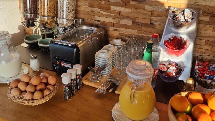 Отель Westendia Free Parking Top Breakfast