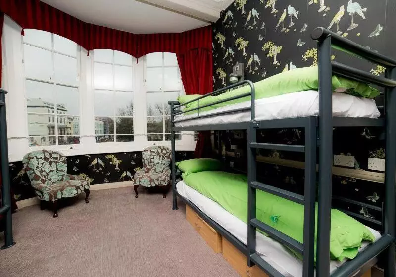 هتل A&o Brighton Beach