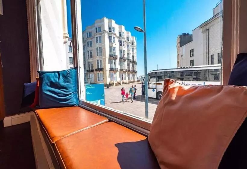 هتل A&o Brighton Beach