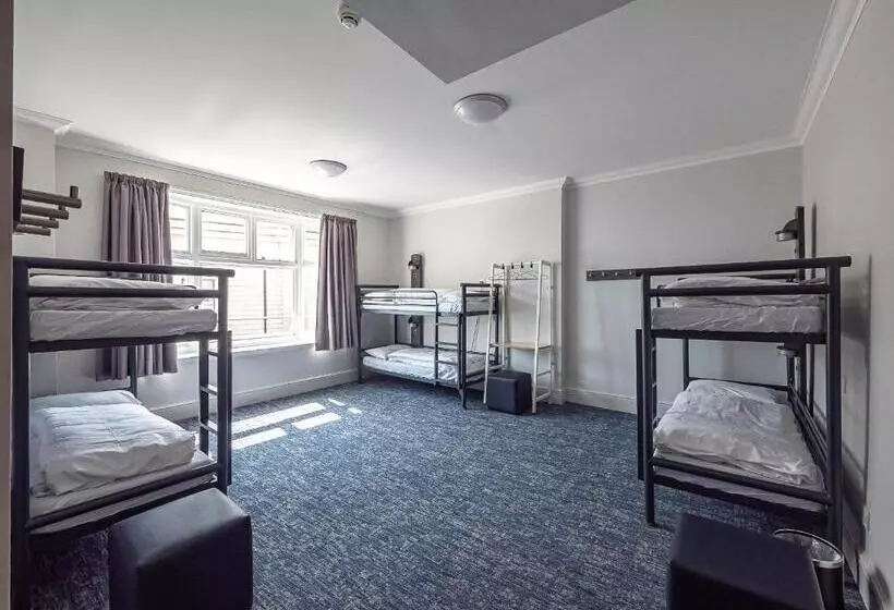 هتل A&o Brighton Beach