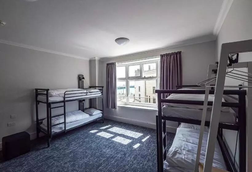 هتل A&o Brighton Beach