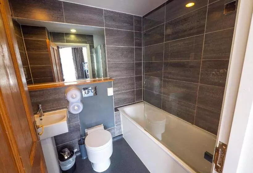 هتل A&o Brighton Beach