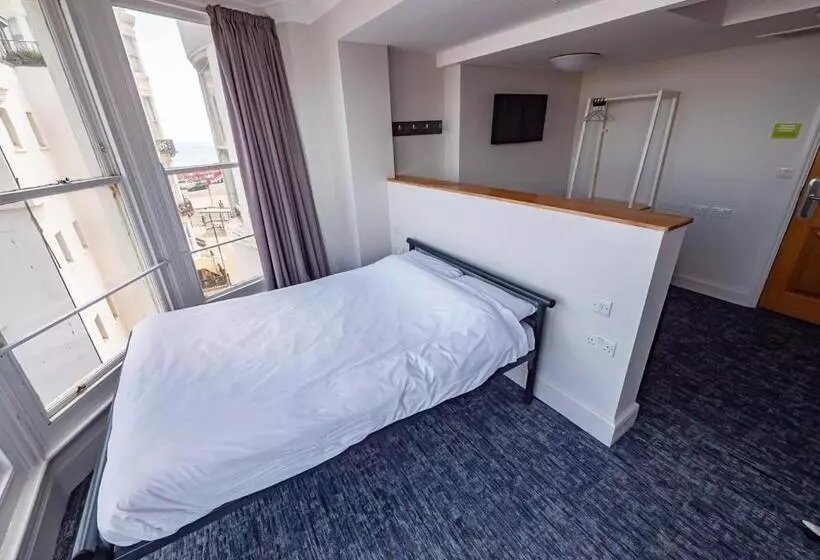 هتل A&o Brighton Beach