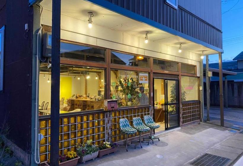 הוסטל Yado & Kissa Ugo Hub