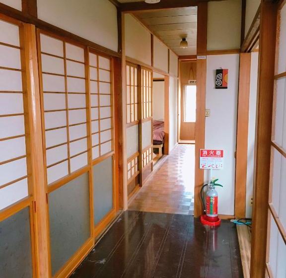 הוסטל Yado & Kissa Ugo Hub