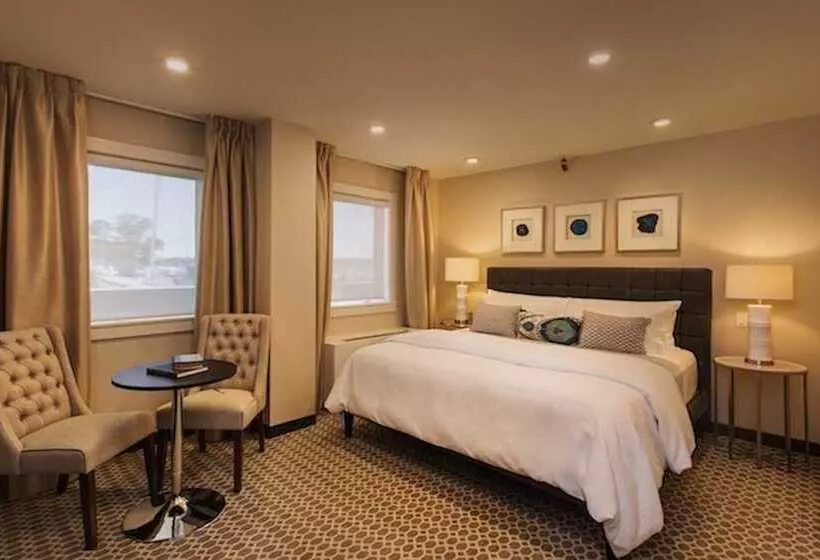 Fathoms Hotel & Marina