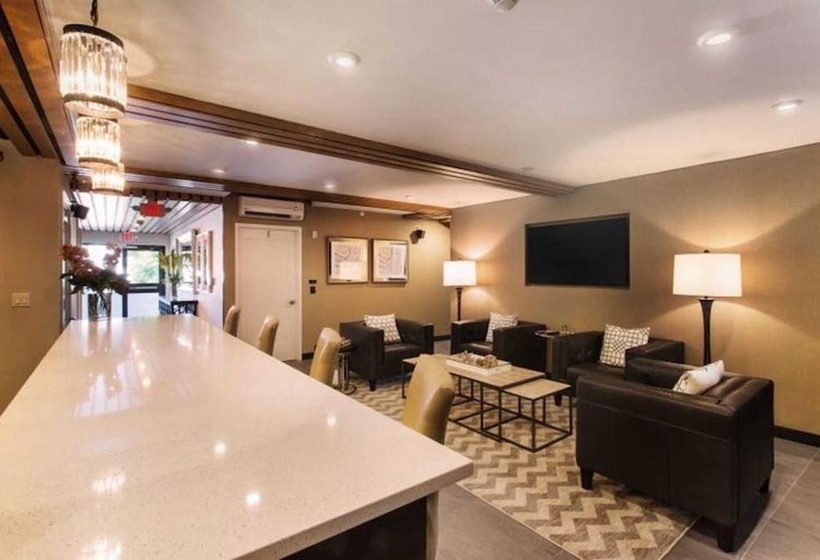 Fathoms Hotel & Marina