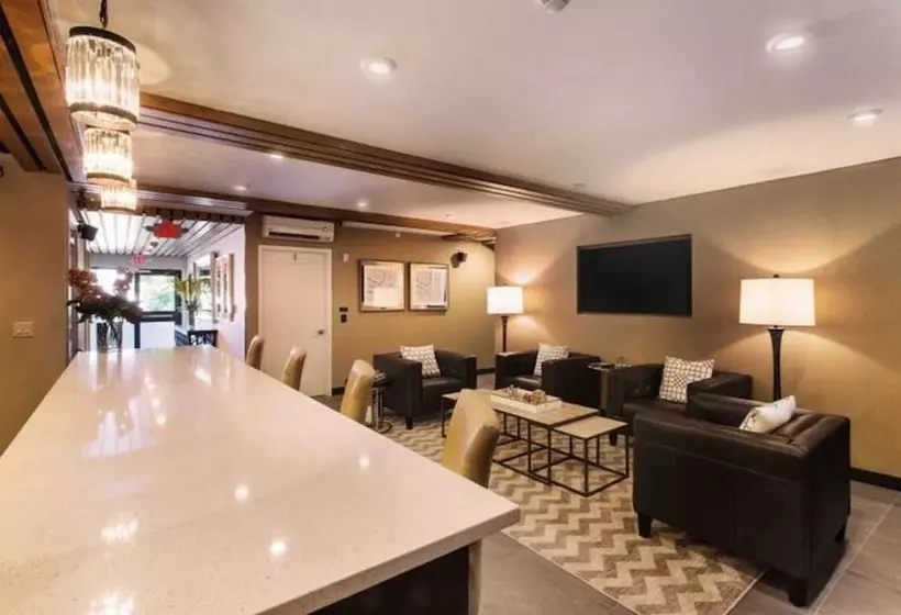 Fathoms Hotel & Marina