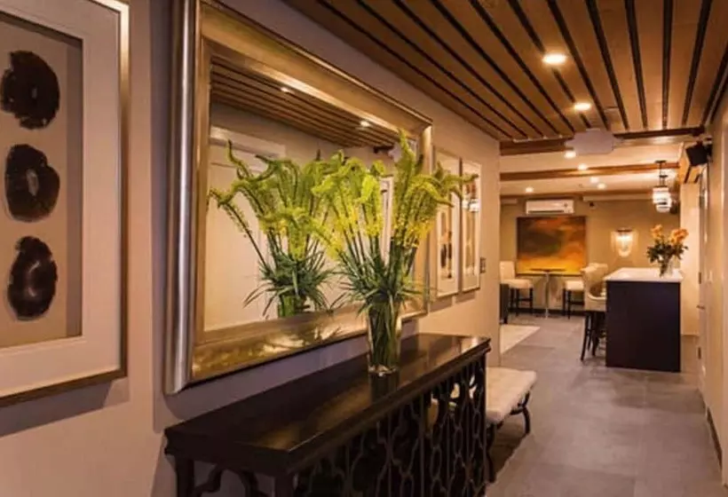 Fathoms Hotel & Marina