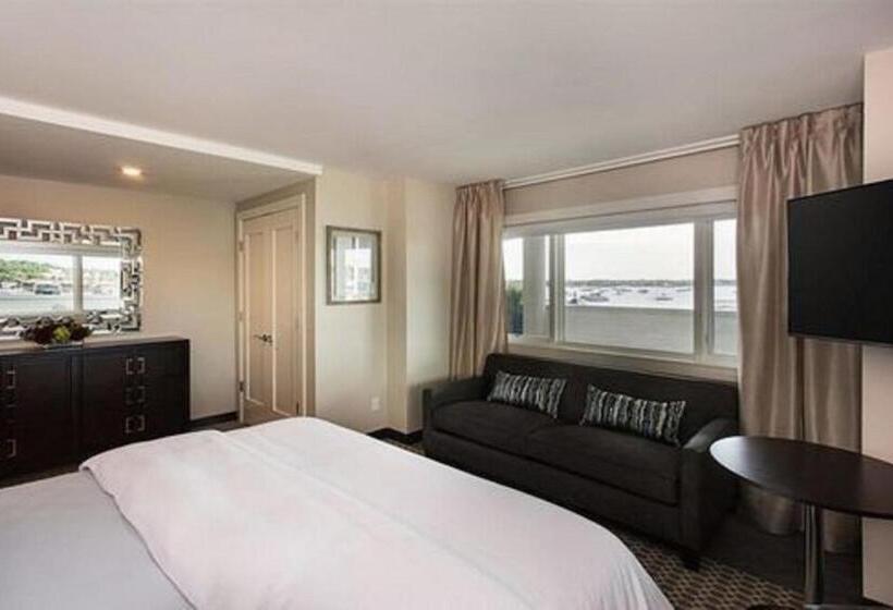 Fathoms Hotel & Marina