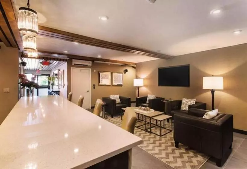 Fathoms Hotel & Marina