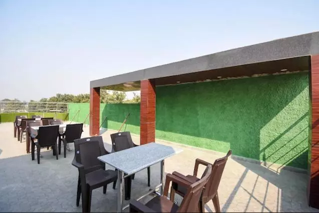 Hotel Green Leaf