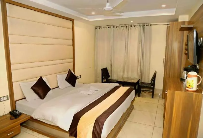 Hotel Green Leaf