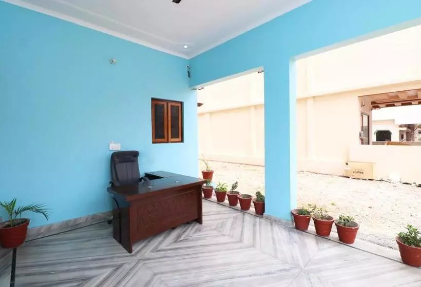 هتل Oyo 37905  Gangri2
