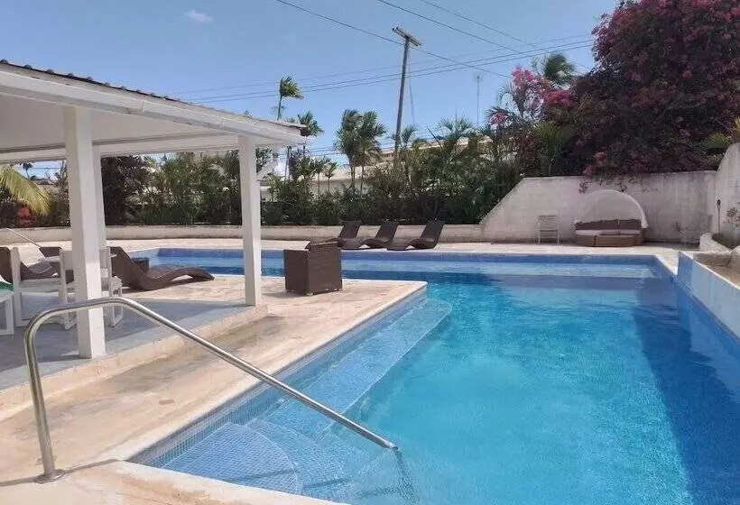 پانسیون El Retreat Guest House