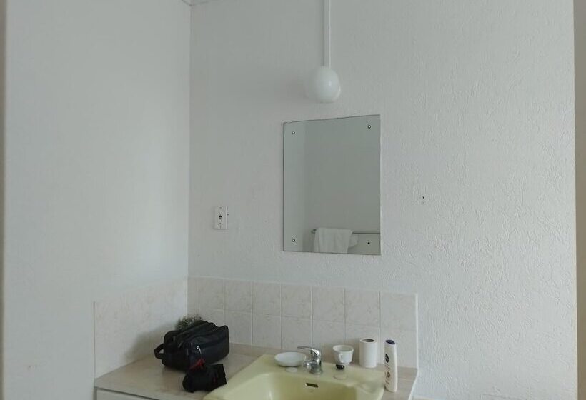 پانسیون El Retreat Guest House