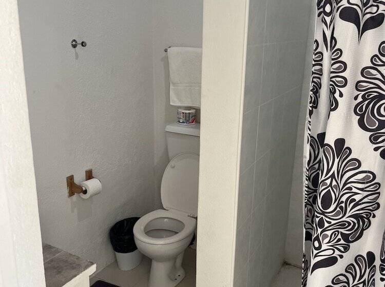 پانسیون El Retreat Guest House