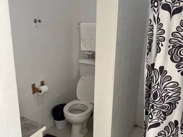 پانسیون El Retreat Guest House