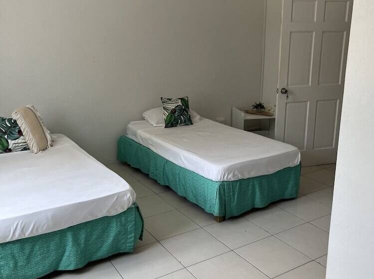 پانسیون El Retreat Guest House